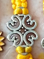 Náramek z uzlíků s přívěskem žlutá