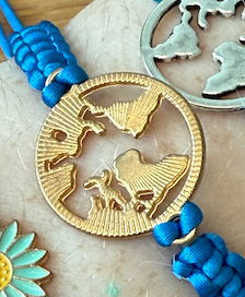 Náramek z uzlíků s přívěškem modrý