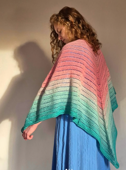 Ručně háčkovaný velký šátek modré ombré